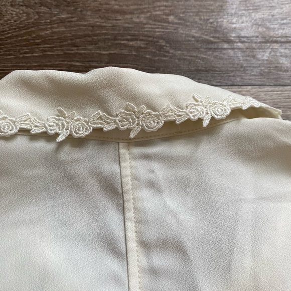 🌺 Vintage inspired floral detailed white button down - Picture 7 of 10